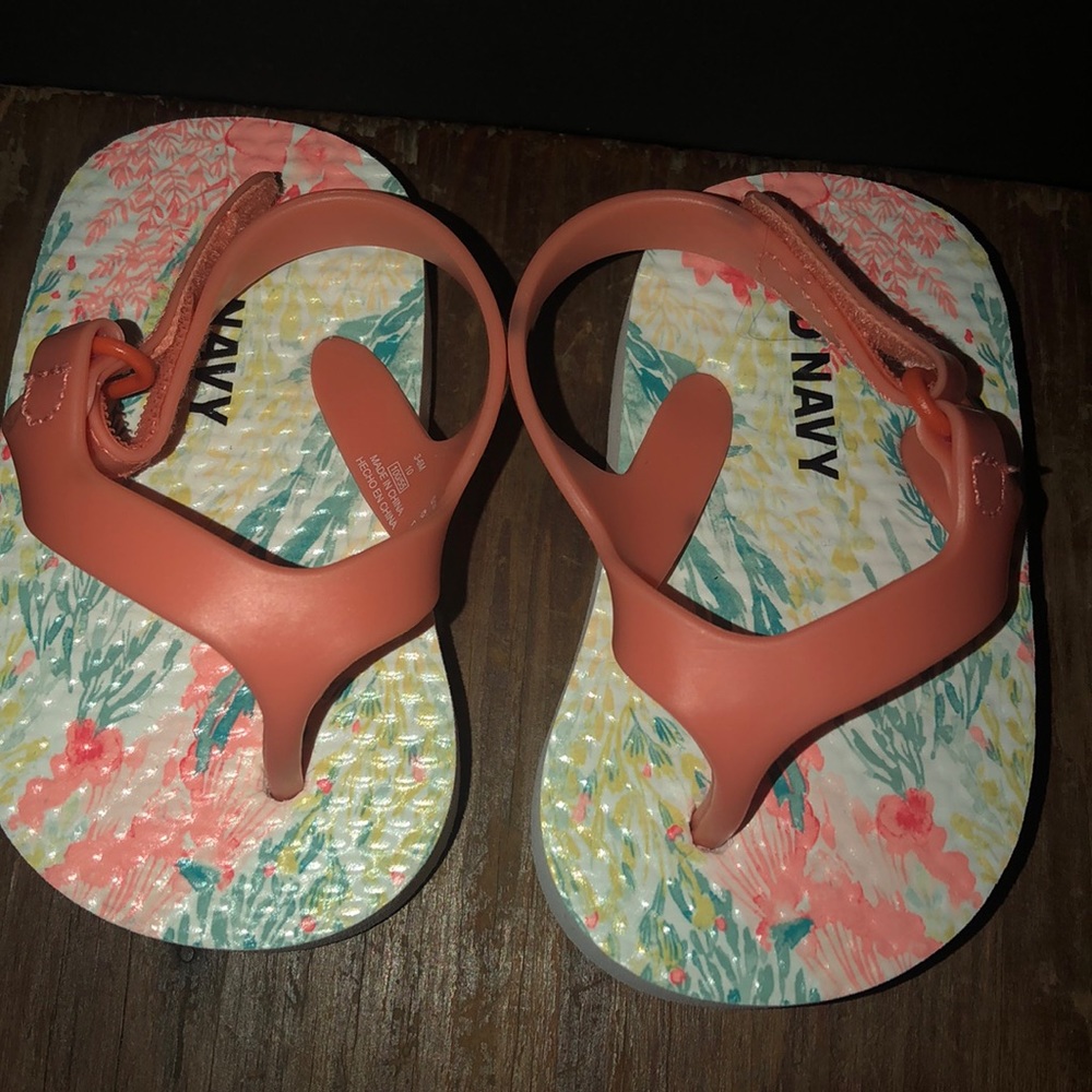 TWINS Set Rash-guard Suits & flipflops - Picture 4 of 6
